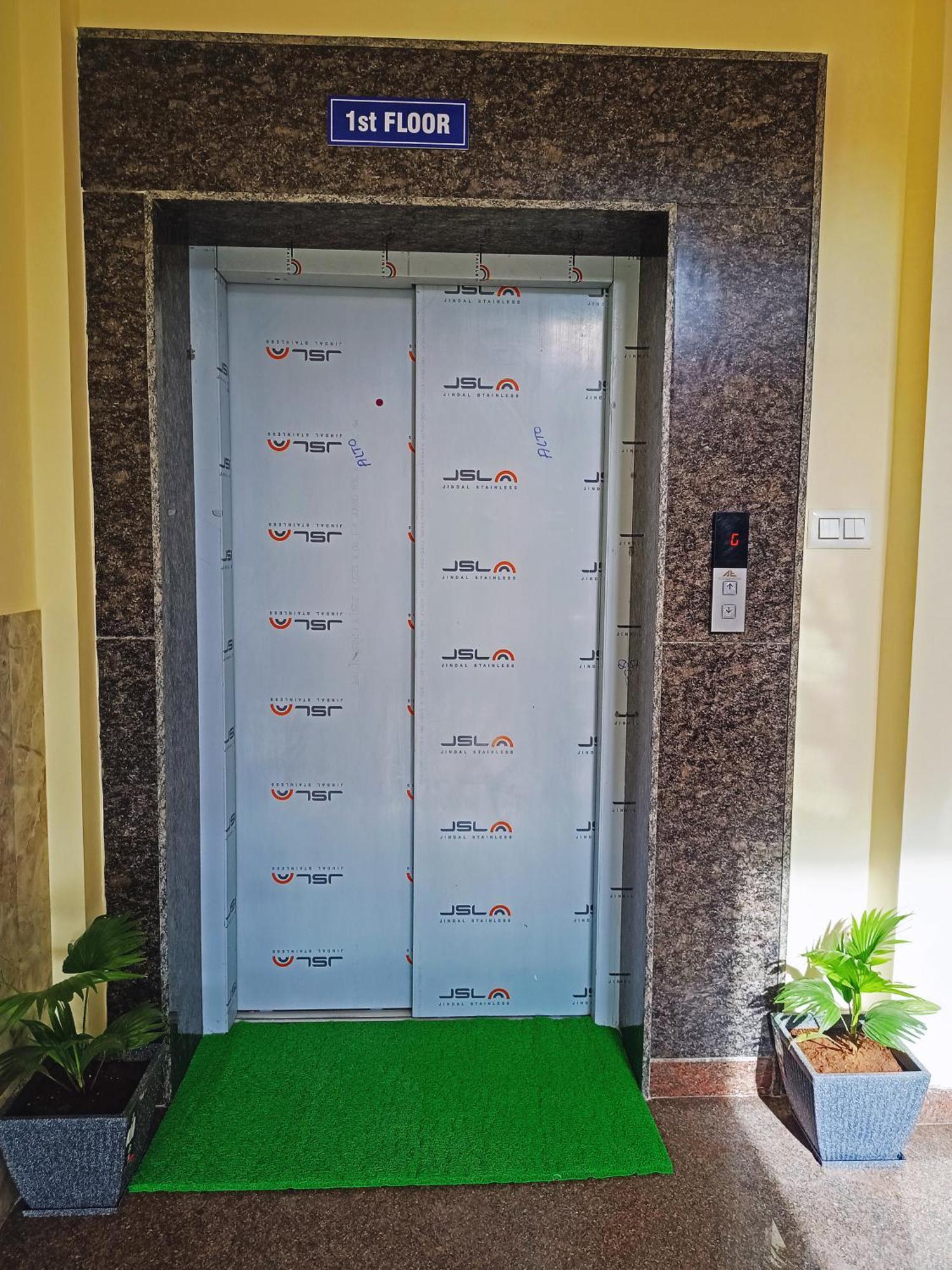 Hotel Achhu Palace Бенґалуру Екстер'єр фото