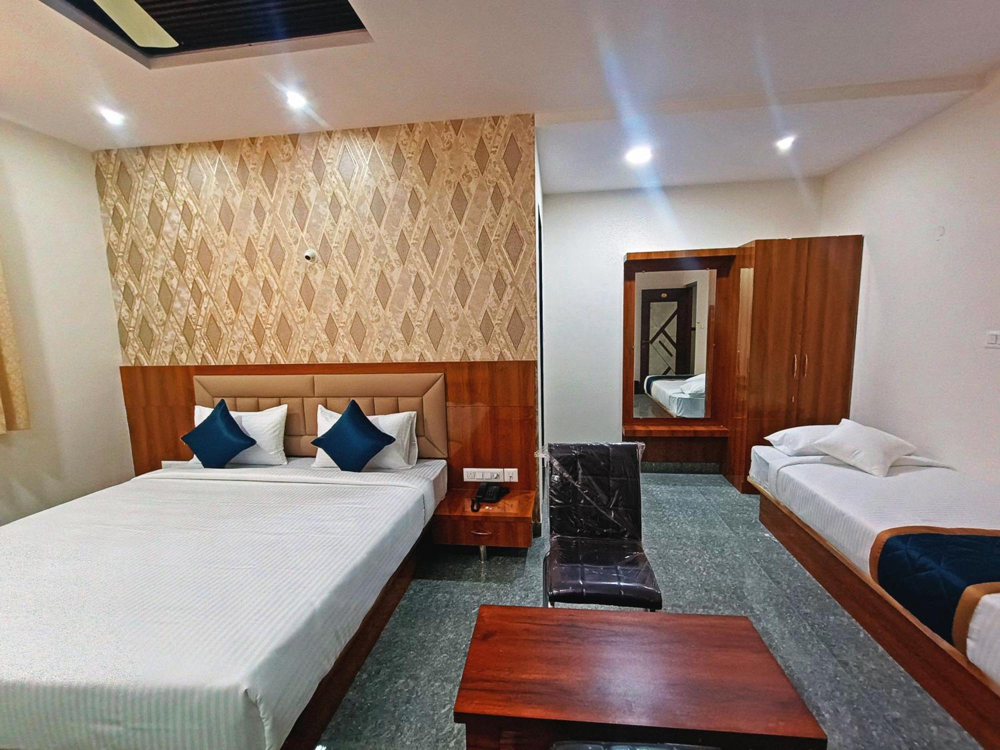 Hotel Achhu Palace Бенґалуру Екстер'єр фото
